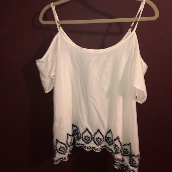 Abercrombie and Fitch white embroidered blouse - Picture 2 of 3